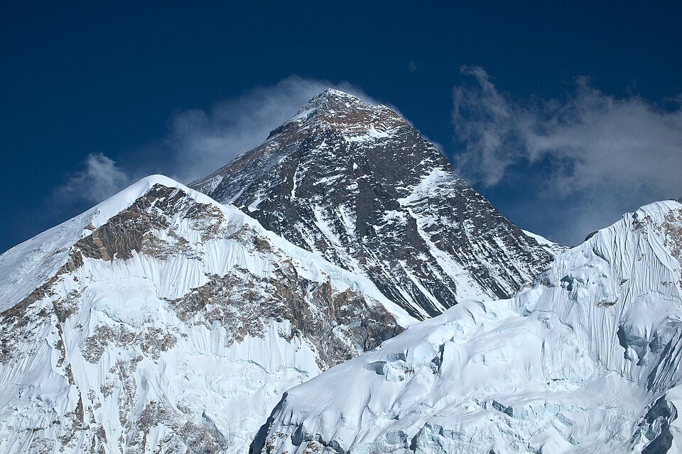 Snow-covered Mount Everest and the surrounding Himalayan peaks